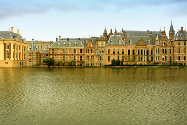 Binnenhof (inre domstolen) är ett komplex av byggnader i cit — Stockfoto