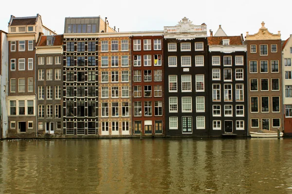 Amsterdam, Olanda - case tradizionali in città — Foto Stock
