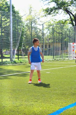 Futbol sahasında maç çocuk.