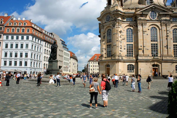 Dresden, Niemcy. Kościół Marii Panny w starożytnym mieście Dresda, Witam — Zdjęcie stockowe