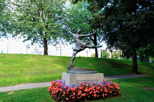 Sonja henie monument in oslo (1912 -1969) war eine norwegische figur — Stockfoto