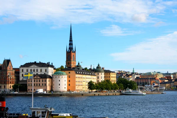 Landschap van Stockholm city hall in de zomer, Zweden — Stockfoto