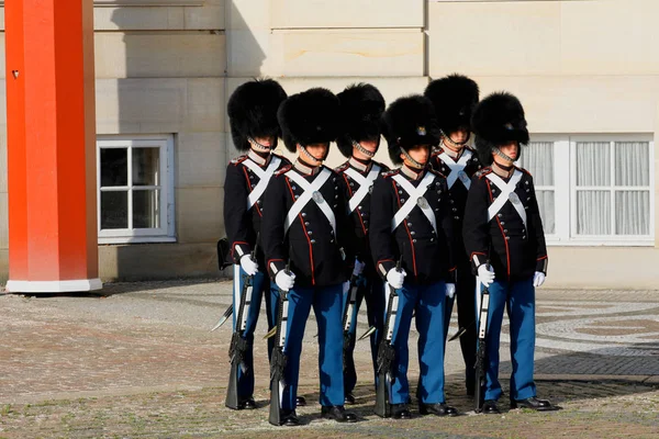 De Koninklijke wacht in Kopenhagen, Denemarken — Stockfoto