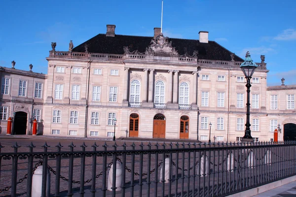 Palácio de Amalienborg - casa de inverno da família real em Copenhag — Fotografia de Stock
