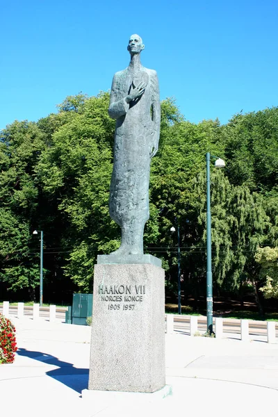 Statue of King Haakon VII of Norway in Oslo — Stock Photo, Image