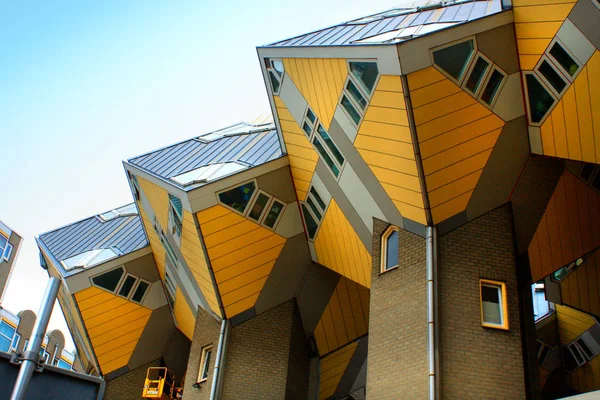 Küp evler ve yeni nesil Merkezi Rotte içinde gökdelenler