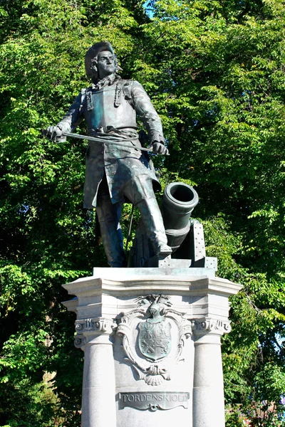 Oslo, Norvegia con la statua di Tordenskiold di fronte — Foto Stock