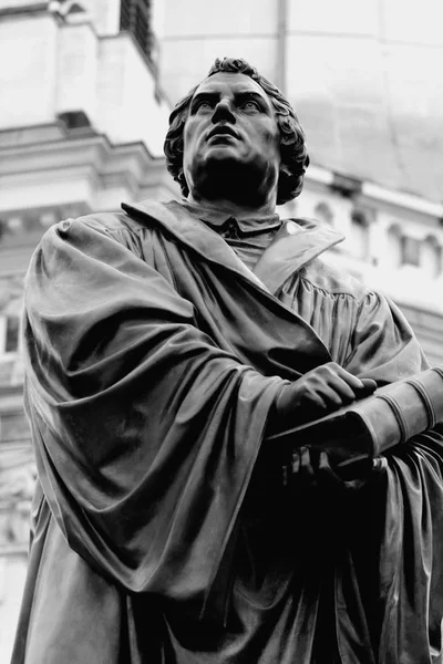 O monumento Martin Luther em Dresden (Alemanha ) — Fotografia de Stock