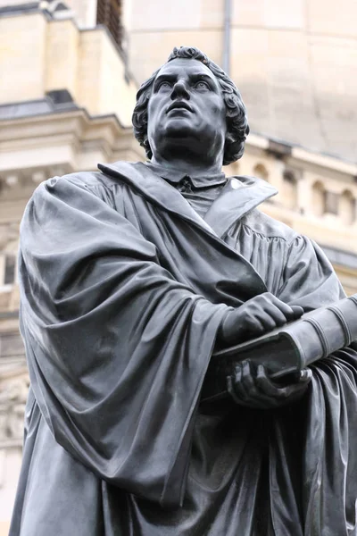 Monumento a Martín Lutero en Dresde (Alemania) ) — Foto de Stock