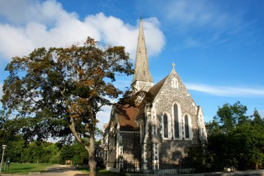 St. Alban'ın Kilisesi (Den engelske kirke) ve Kopenhag çeşme