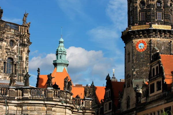 Castelo de Dresden ou Palácio Real é um dos edifícios mais antigos em — Fotografia de Stock