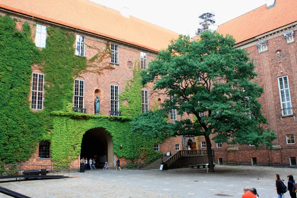 Un ancien bâtiment à Stockholm utilisé comme hôtel de ville — Photo