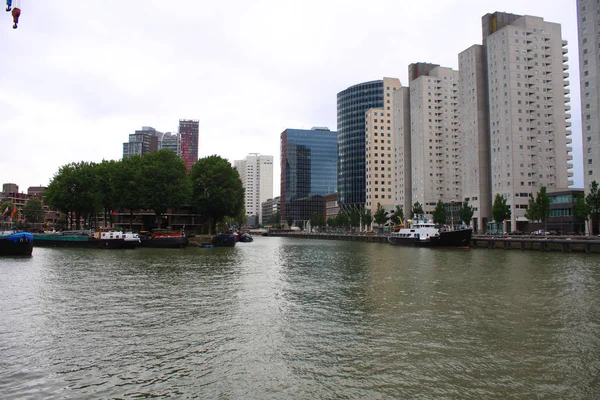 Rotterdam Stadtbild mit modernen Gebäuden — Stockfoto