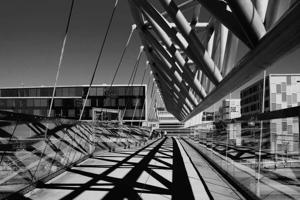 Voetgangersbrug van het Akrobaten in Oslo, Noorwegen — Stockfoto