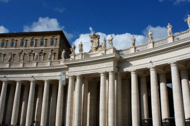 Bernini'nin colonnades ve Saint Peter's (San Pietro) Bazilikası 