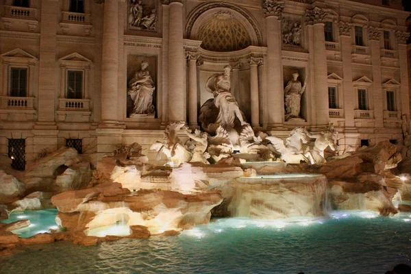 Рим. Изображение знаменитого фонтана Треви в Риме, Италия . — стоковое фото