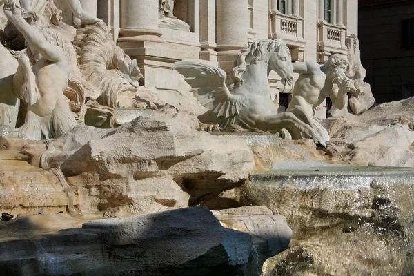 Рим. Изображение знаменитого фонтана Треви в Риме, Италия . — стоковое фото