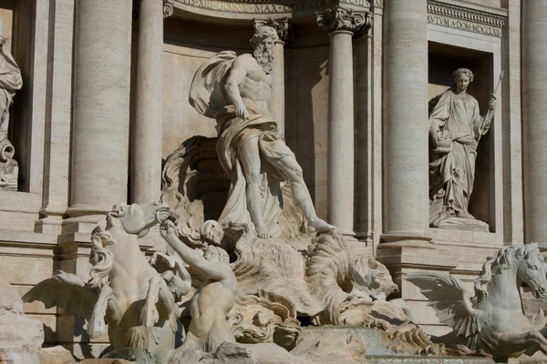 Primer plano Imagen de la famosa Fontana de Trevi en Roma, Italia . — Foto de Stock