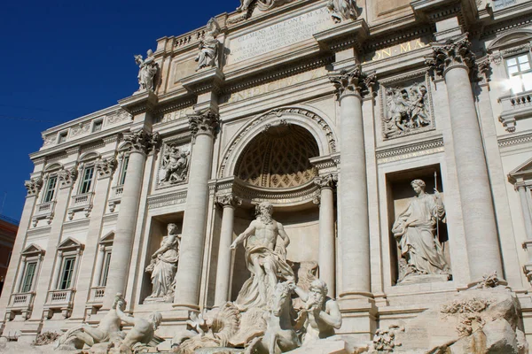 Famosa Fontana de Trevi en Roma, Italia . — Foto de Stock