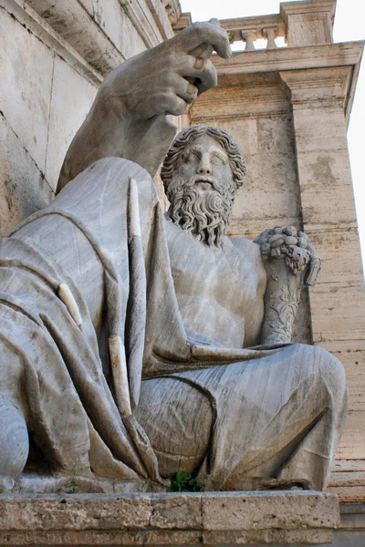 Escultura del río Tíber en el Capitolio cepillada por Michelangel — Foto de Stock