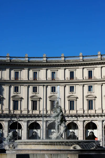 Fuente en la Plaza de la República. Roma, Italia — Foto de Stock