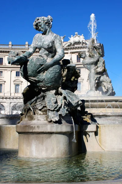 Fuente en la Plaza de la República. Roma, Italia — Foto de Stock