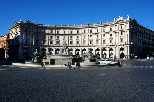 Piazza Repubblica, Рим на дневной панораме — стоковое фото