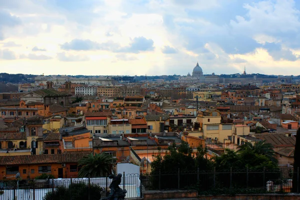 Vackra levande natt bild Panorama i Rom — Stockfoto
