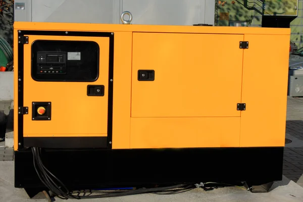 Вспомогательный дизельный генератор для аварийной электроэнергии — стоковое фото