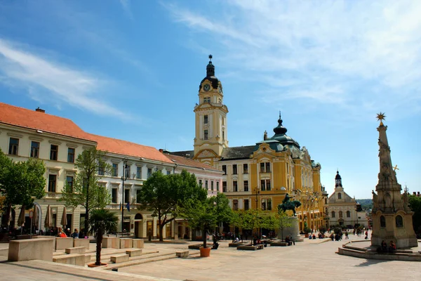 Városképet gazdagító épületnek szánták, a város fő tér, Pécs — Stock Fotó