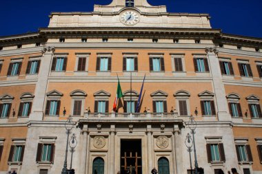 Palazzo Montecitorio Roma ve Ita koltuğunda Saray gibi