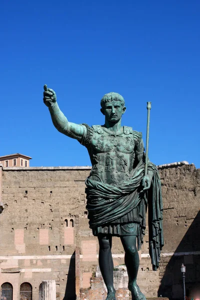 Statue of Julius Caesar Augustus in Rome, Italy — Stock Photo, Image