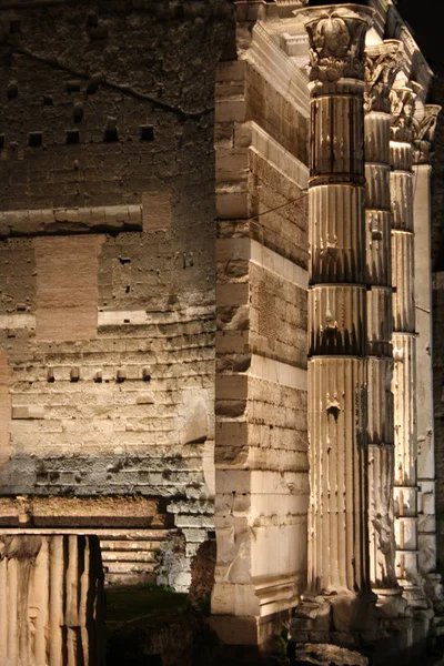 Ruinas del Foro de Trajano en Roma, Italia — Foto de Stock