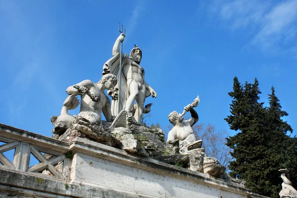 Piazza del Popolo (lidové náměstí) pojmenovaný po kostel Sa — Stock fotografie