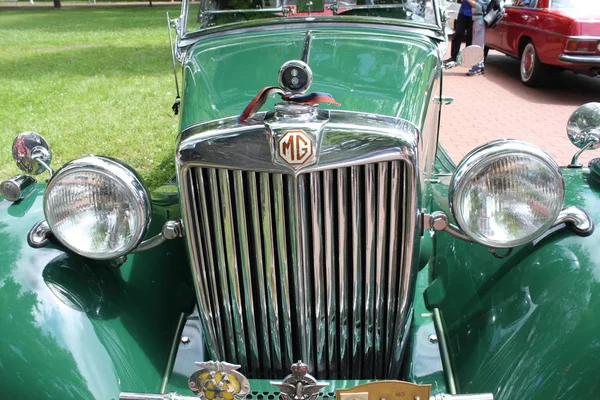 Palic, Serbia: aug 6. 2016 -- Retro car detail in old european city Palic streets. — Stock Photo, Image