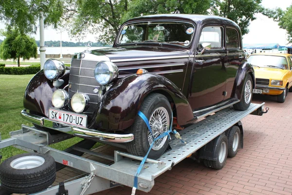 Palic, serbia: 6. August 2016 -- Retro-Auto Detail in alten europäischen Straßen. — Stockfoto