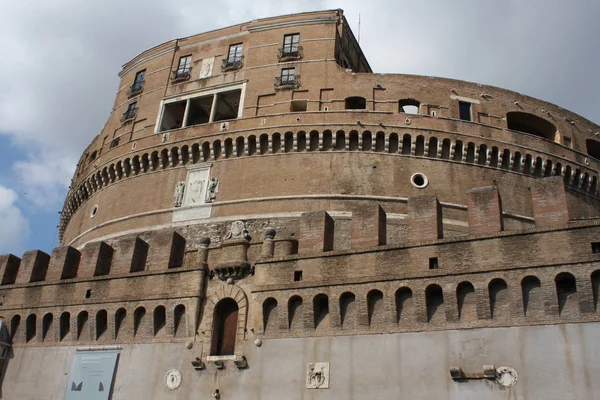 Vy över slottet saint Angelo och bron vid solig dag, Rom, Italien — Stockfoto