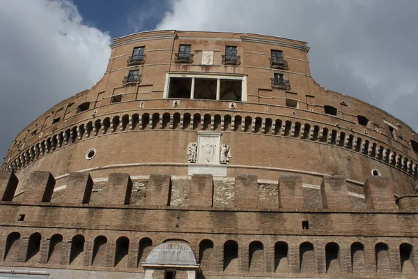 Vy över slottet saint Angelo och bron vid solig dag, Rom, Italien — Stockfoto