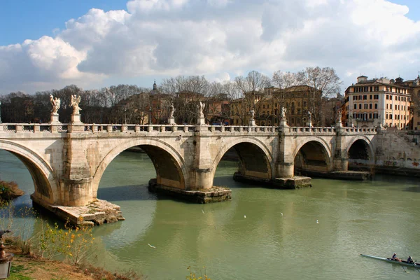 Puente de los Ángeles, Tíber y Basílica de San Pedro en el Vaticano, Roma , —  Fotos de Stock