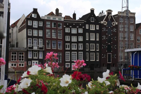 Amszterdam a fővárosa és legnépesebb városa Hollandiában. — Stock Fotó