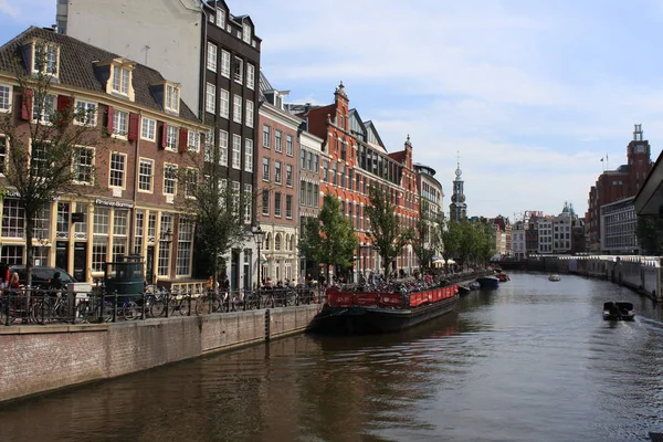 阿姆斯特丹是荷兰人口最密集城市和首都. — 图库照片