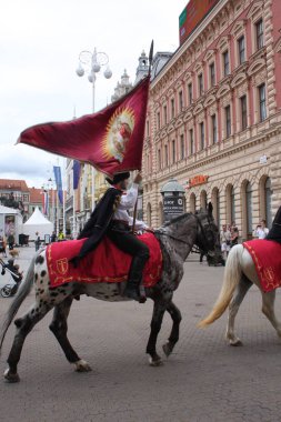  Zagrep şehir Gaziler vesilesiyle şenlikli binicilik geçit töreni.