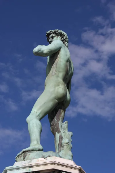 David socha na náměstí Piazzale Michelangelo, postavený v roce 1869 a designe — Stock fotografie
