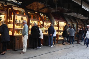 Floransa, İtalya: 3 Mayıs. 2017 - Floransa, tarihi ve ünlü Ponte Vecchio, Florence, İtalya