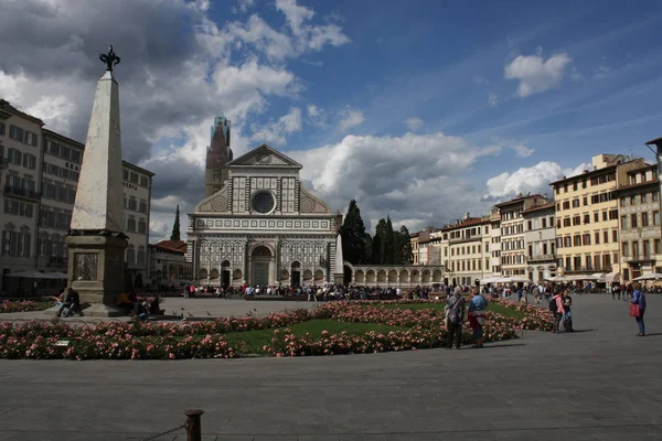 Florencie, Itálie: 3. května. 2017 - bazilika Santa Maria Novella je první velké baziliky ve Florencii a je město je hlavní Dominikánský kostel. Toskánsko, Itálie. — Stock fotografie