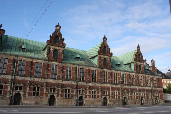Régi tőzsde épület Koppenhágában, Dániában — Stock Fotó