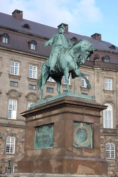 Estatua de Federico VII en Copenhague, la capital de Dinamarca —  Fotos de Stock