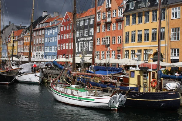 Vatten kanaler, Nyhavn, Köpenhamn, Danmark — Stockfoto
