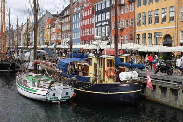 Водные каналы, Nyhavn, Копенгаген, Дания — стоковое фото