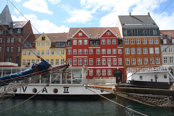 Водные каналы, Nyhavn, Копенгаген, Дания — стоковое фото